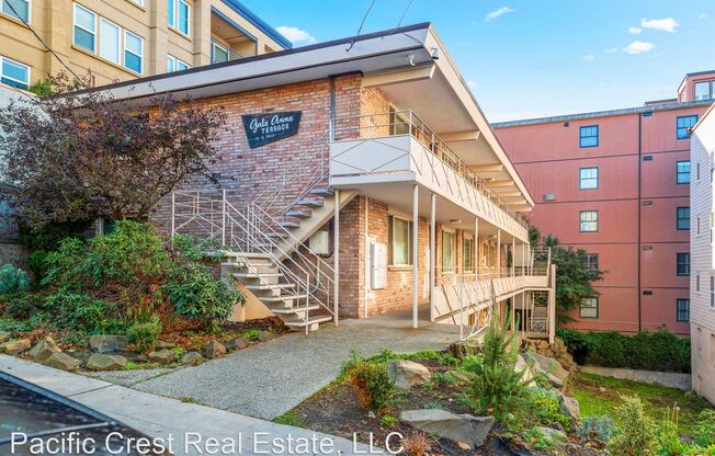 15 W Galer St