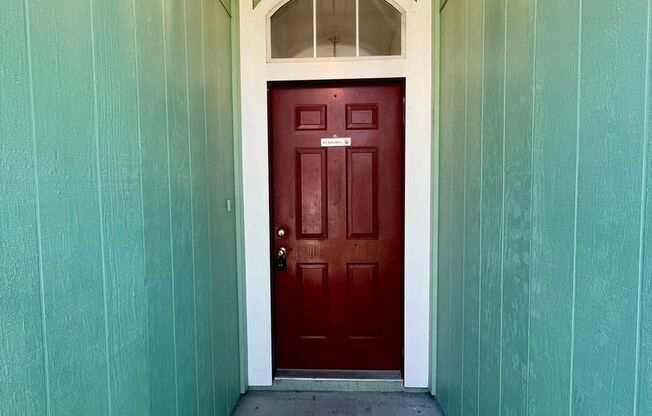 Lovely home with sunroom in Greenfield Lakes