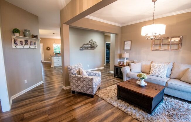 4 beds, 2 baths, $2,800