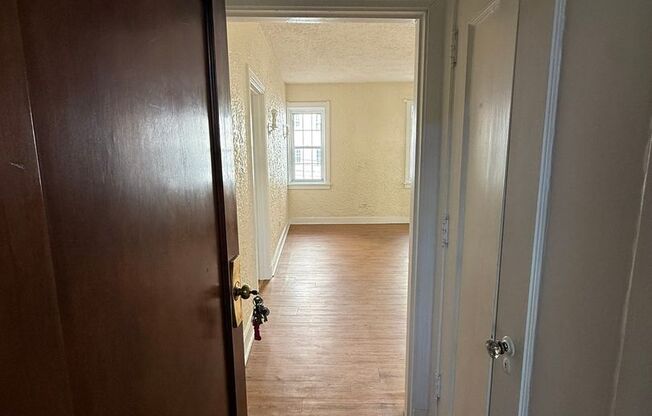 Studio, 1 bath, 308 sqft, $1,175, Unit Bayard Manor 206