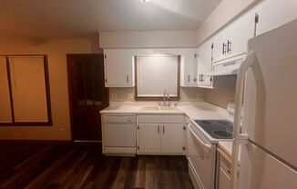 3 beds, 1.5 baths, $1,900, Unit 2852 - LEFT