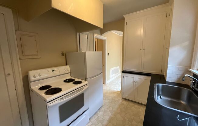 1 bed, 1 bath, 750 sqft, $2,095, Unit 604 13th Ave E