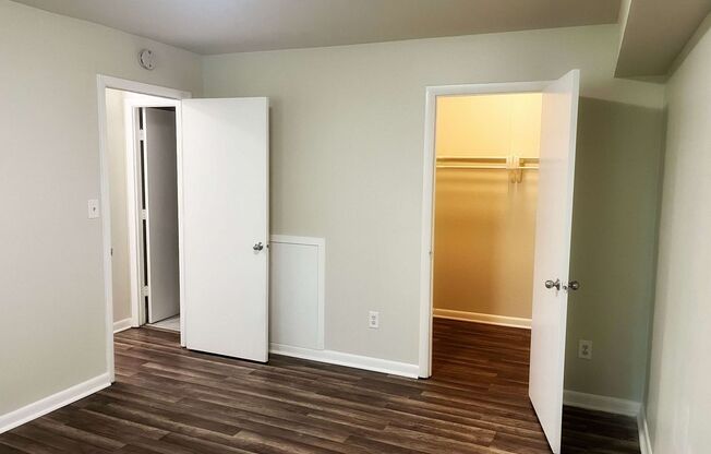 2 beds, 1 bath, $1,600, Unit # 402