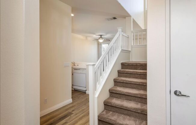 SHARP! 2 Master Suites Townhome in the heart of Valencia!