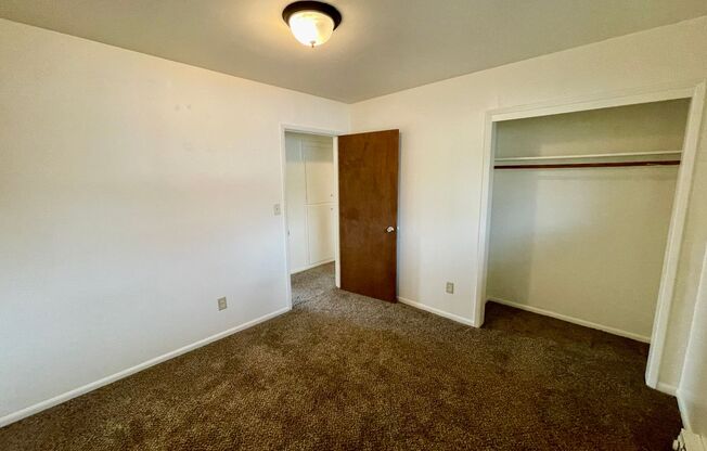 3 beds, 1 bath, $1,350, Unit #11