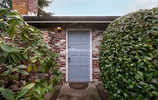Cozy Two Bedroom Home in the Heart of Oregon City!