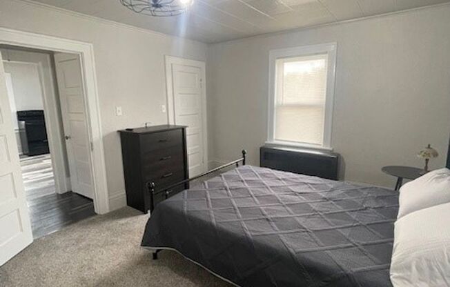 2 beds, 1 bath, 950 sqft, $1,450, Unit Upstairs