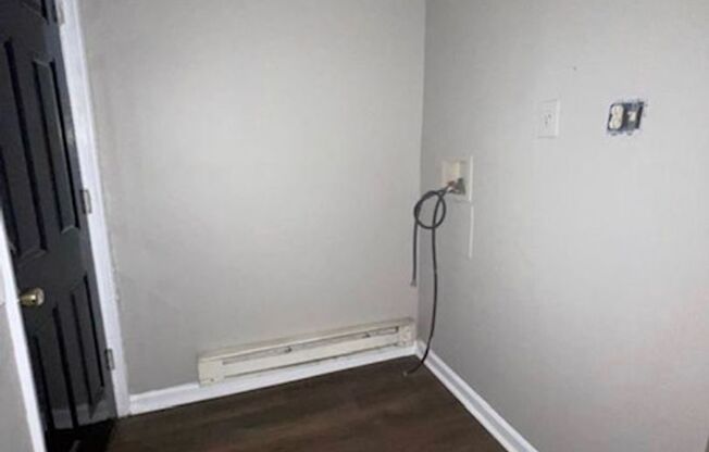 2 beds, 1 bath, $975