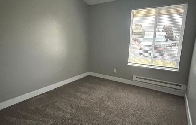 3 beds, 1 bath, 890 sqft, $1,595, Unit 505 M2