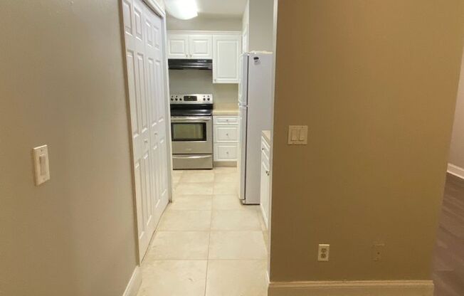 Great 2/2 condo in Pershing point Lake view with updated Flooring