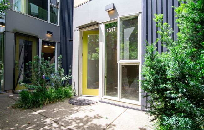 *FREE RENT* Sellwood-Great Modern Studio w/Dishwasher & W/D!