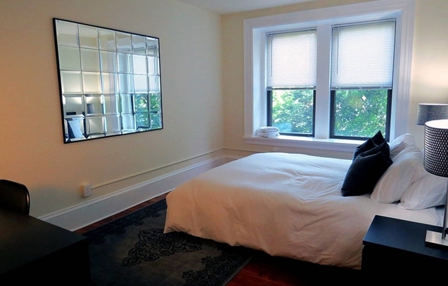 2 beds, 1 bath, 850 sqft, $2,925, Unit 4