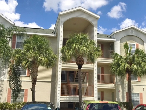 2/2 Third Floor Condo at Coral Cove W/ Water Included.