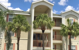 2/2 Third Floor Condo at Coral Cove W/ Water Included.