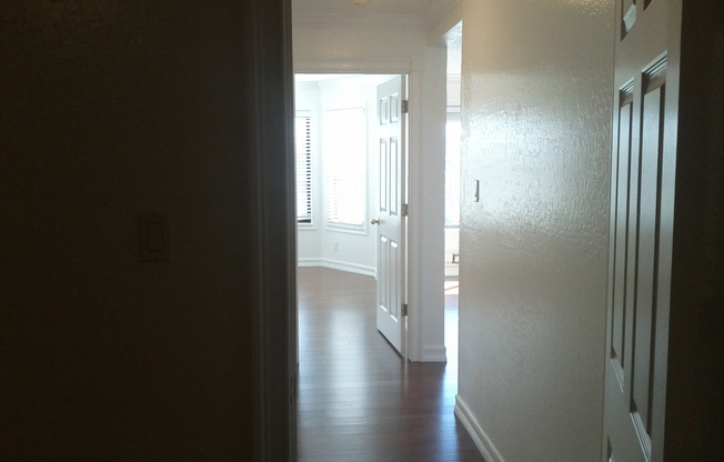 2 beds, 1 bath, $2,850, Unit # 2