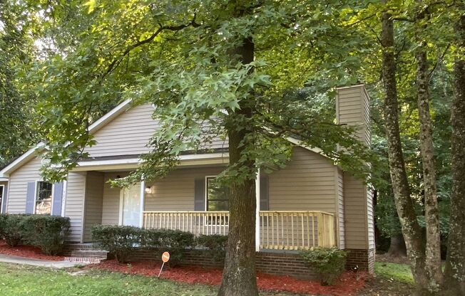 Great, 3-bed / 2 full bath location off the Plaza just minutes to NODA and Uptown