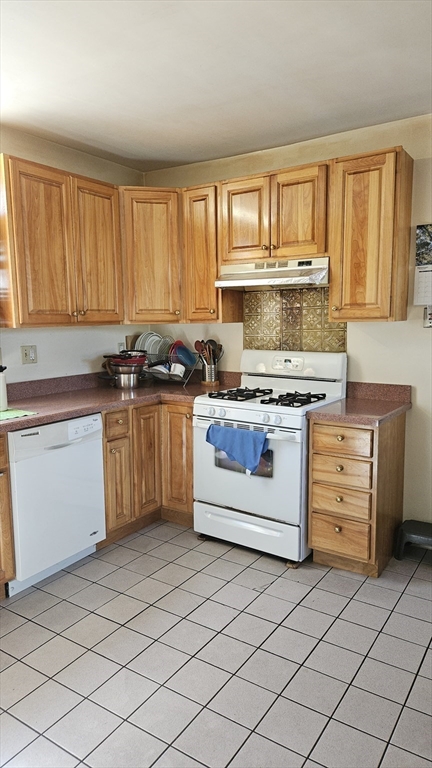 2 beds, 1 bath, 780 sqft, $2,300, Unit 0