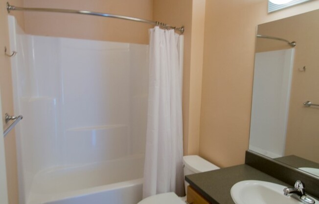 3 beds, 2 baths, 989 sqft, $2,325, Unit 27