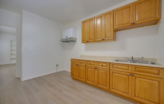 2 beds, 1 bath, 1,000 sqft, $2,400, Unit 2129