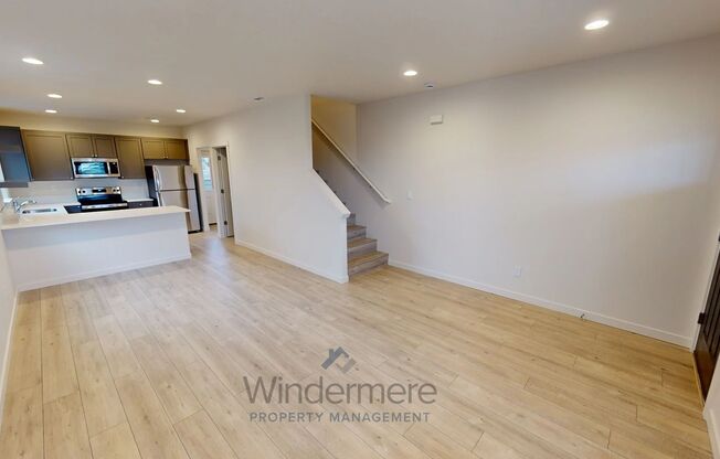 3 beds, 2.5 baths, 1,268 sqft, $1,995, Unit 384 Arissa