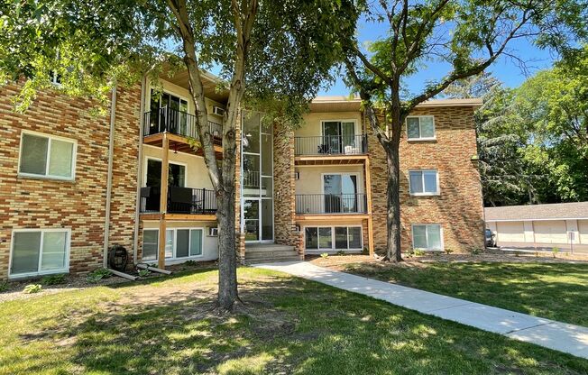 2 beds, 1 bath, $1,299, Unit #4