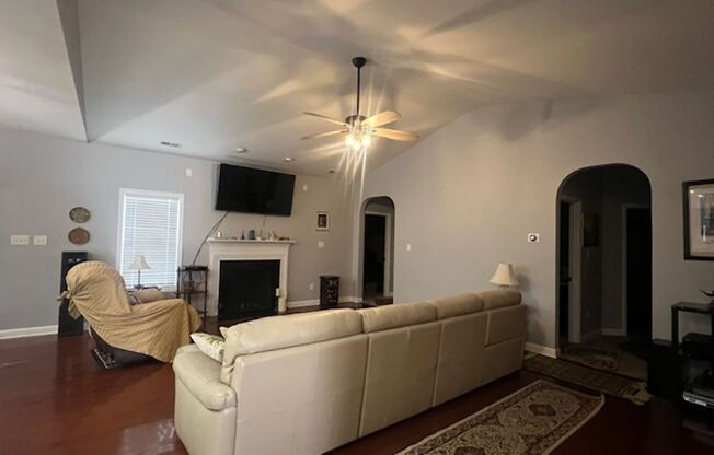 2824 Deepwater Ct ~ Summer Grove