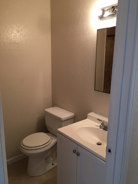 2 beds, 1 bath, 847 sqft, $1,495