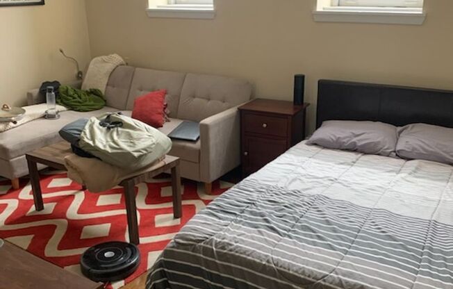 Studio, 1 bath, 375 sqft, $725, Unit 18