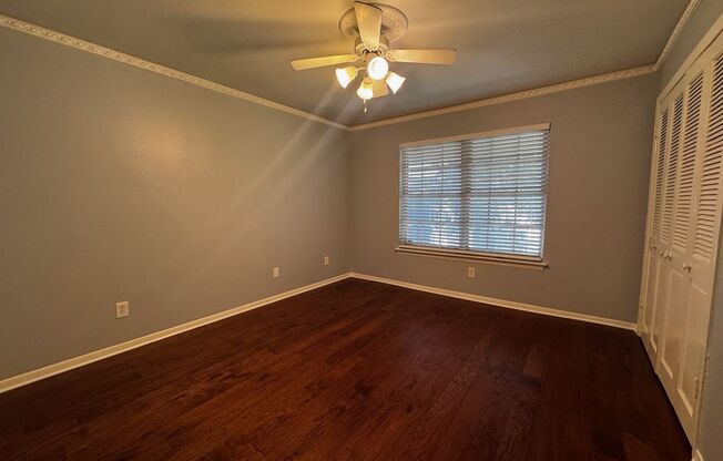 Cozy 2 bedroom 2 bath corner unit