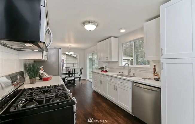South Beacon Hill - Updated 3 Bedroom / 2 Bath Duplex for rent **Wi-fi Included!**