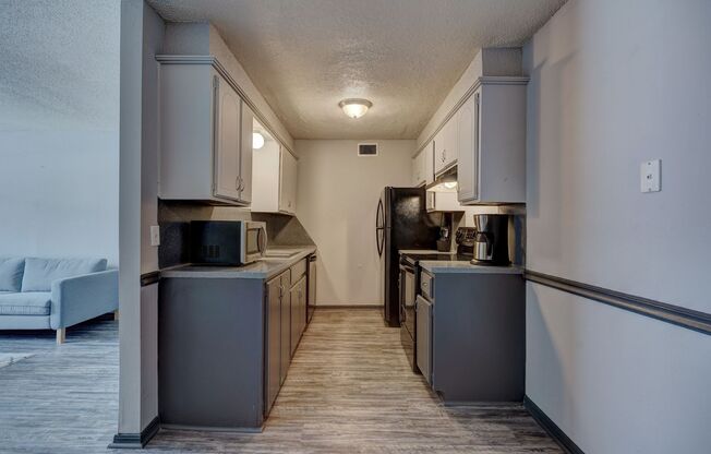 2 beds, 1.5 baths, 925 sqft, $925, Unit O4