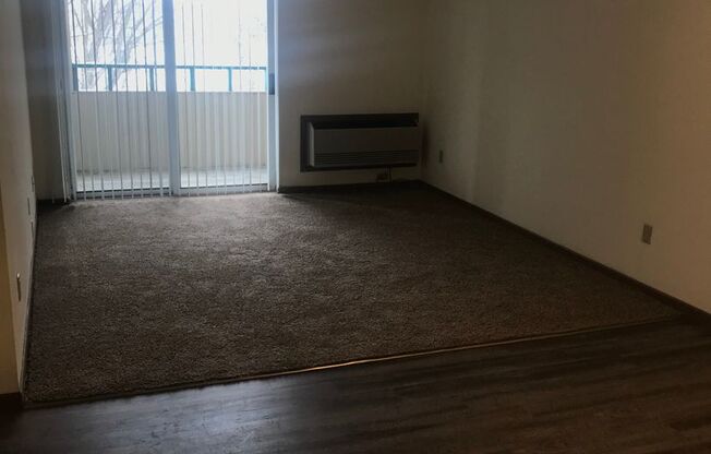 3 beds, 1 bath, 1,040 sqft, $1,695, Unit 3164-303