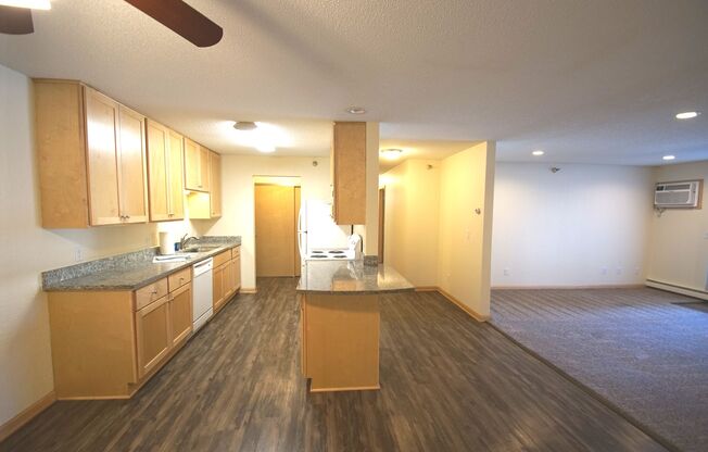 2 beds, 1 bath, 980 sqft, $1,695, Unit 129