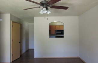 2 beds, 1 bath, 800 sqft, $750, Unit B