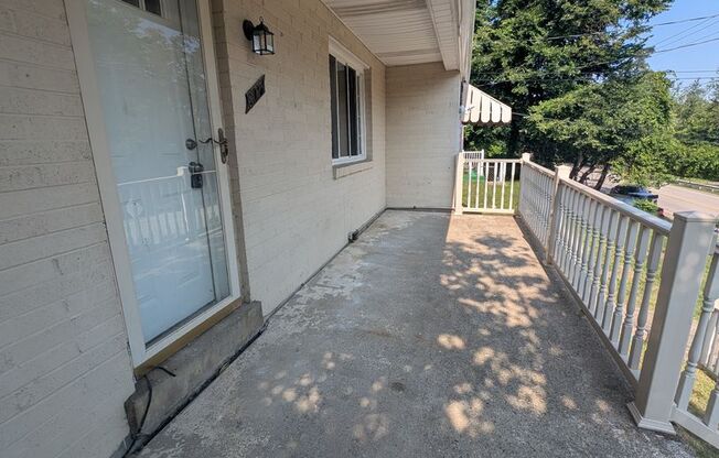 Newly Renovated 3Bd/2Bath Home with Bonus Room -- Available NOW!