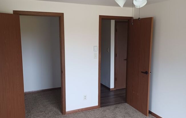 2 beds, 1 bath, $969, Unit 1015 203