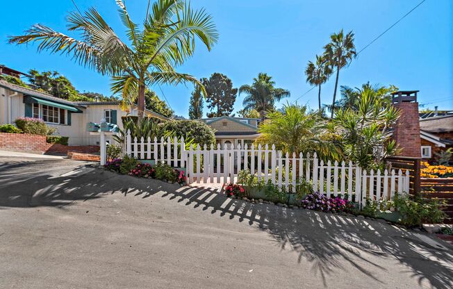 Beach cottage in the heart of Woods Cove