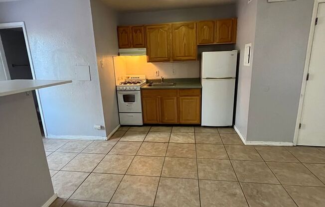 Studio, 1 bath, 495 sqft, $650, Unit Unit 10