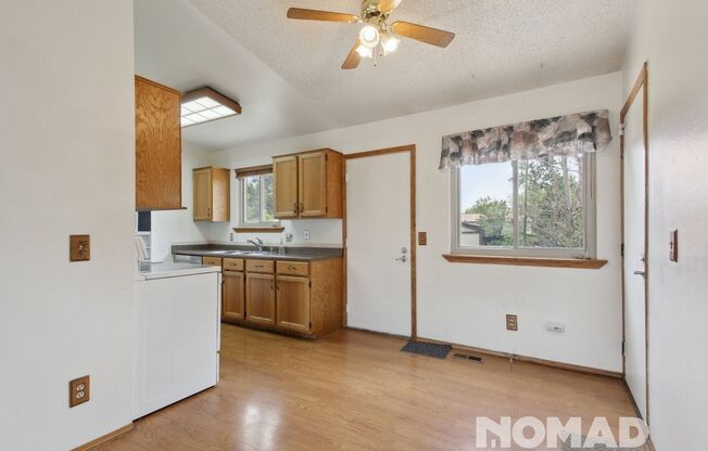 Charming 3BR House in Aurora