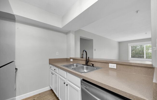 Hyde Park Towers Condo Located Near Bayshore