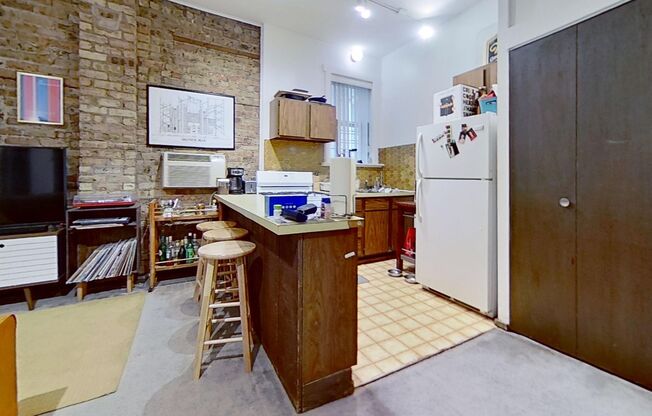 Raised First Floor East Lakeview One Bedroom