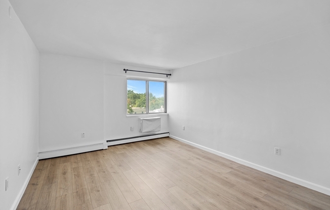 1 bed, 1 bath, 670 sqft, $2,100, Unit 6G