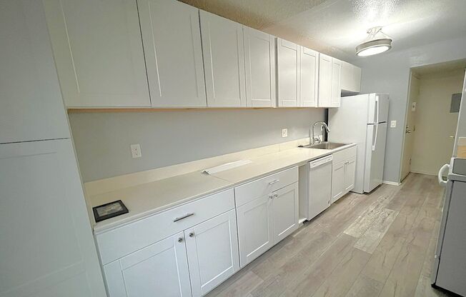 Free April Rent!! Remolded Super Desirable Pekham Gardens