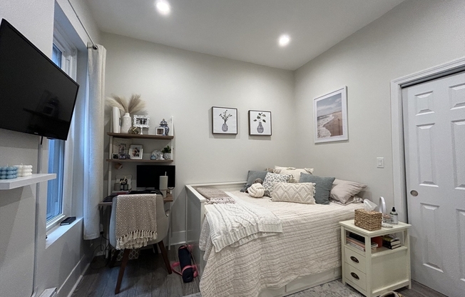 827 Boylston St Apt 302