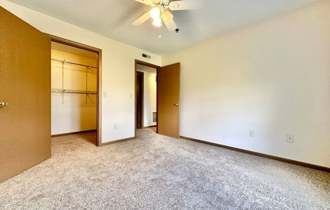 2 beds, 1 bath, 840 sqft, $1,050, Unit 4D