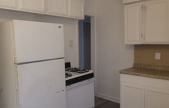 3 beds, 1 bath, $1,300