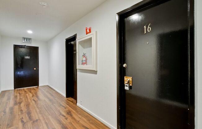 Introducing a 2 Bed 2 Bath penthouse condo located in the desirable Mountain View!