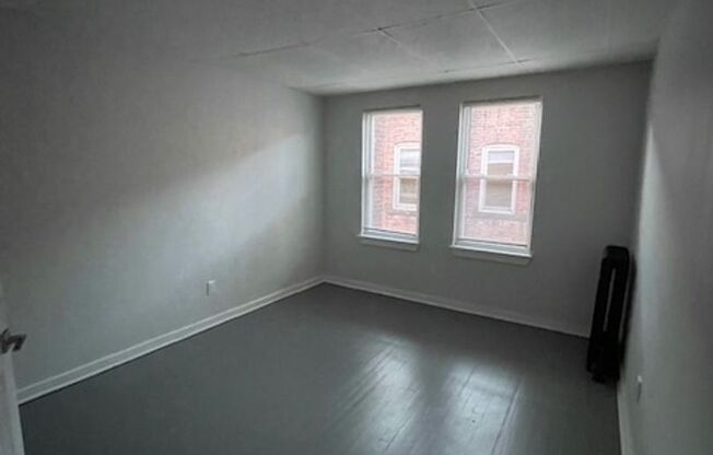 3 beds, 1 bath, $1,750, Unit 147 Belmont Ave Unit #4L