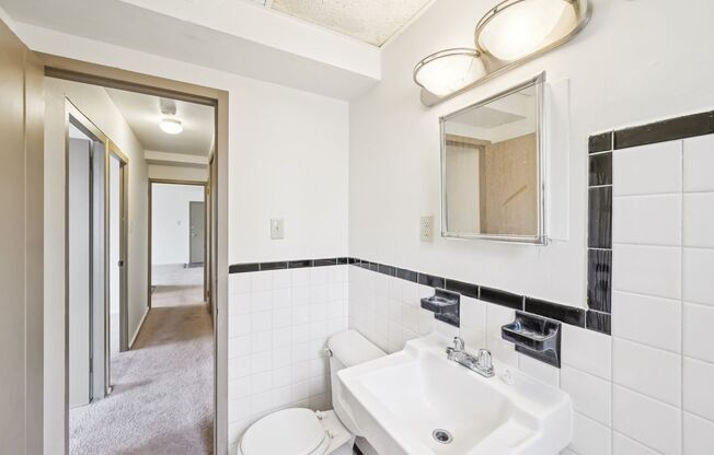 2 beds, 1 bath, 610 sqft, $850, Unit 195-03