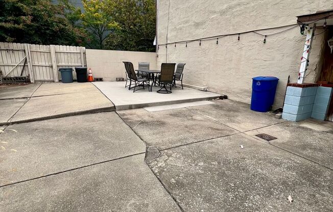 3 beds, 1 bath, $2,000